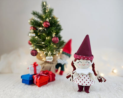 Make your own adorable 5.5” mini elves with our easy-to-follow PDF sewing tutorial!